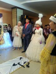 Дам на прокат свадебное казахское платье на кыз узату