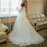 Для счастливой невесткой свадебное платье отличного состояние
